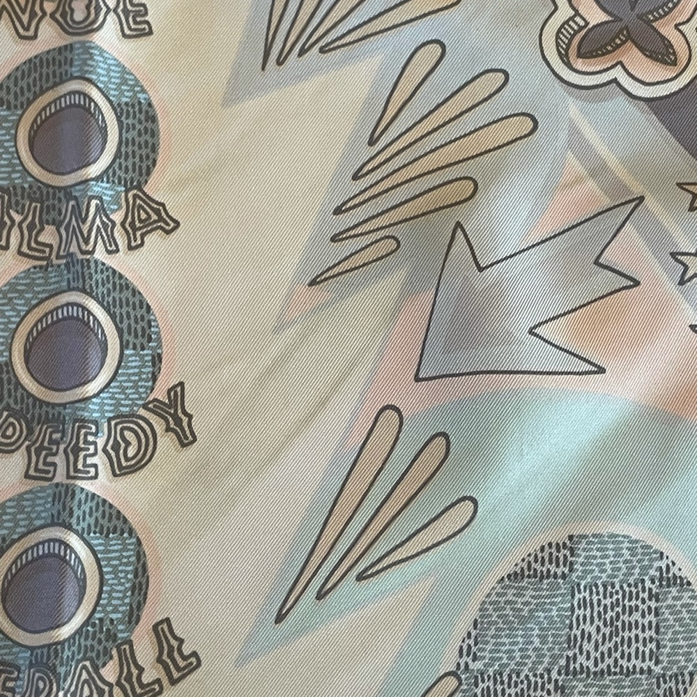 Louis Vuitton silk scarf in light pink - Picture 6 of 8